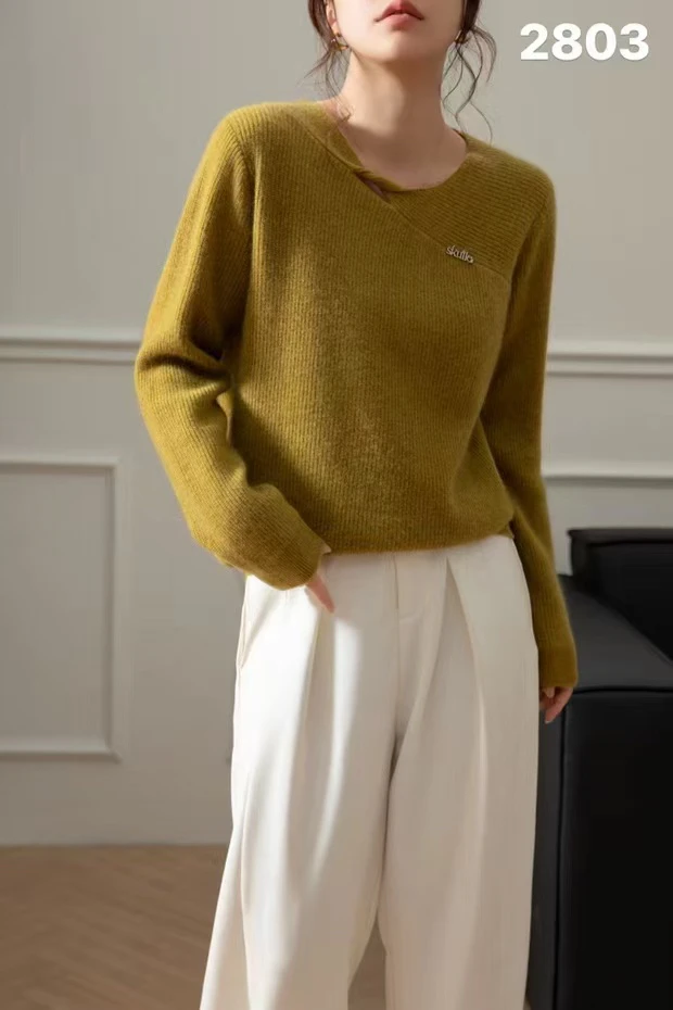 领口别致洋气毛衣