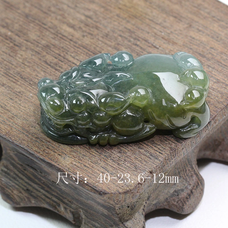 天然A货翡翠时尚气质手工精雕雕刻俏色玉貔貅男女款吊坠挂坠项坠