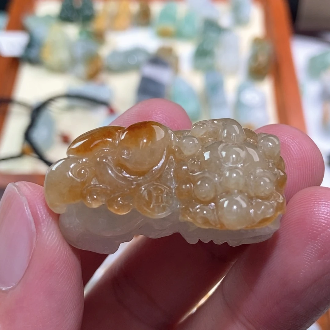 翡翠颈饰未镶嵌貔貅