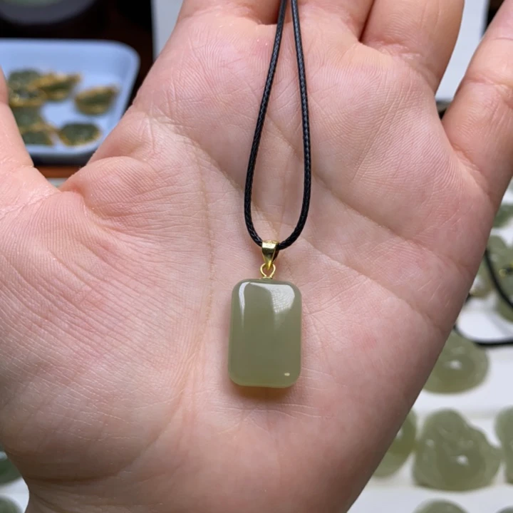 无事牌13*20*5和田玉吊坠0690