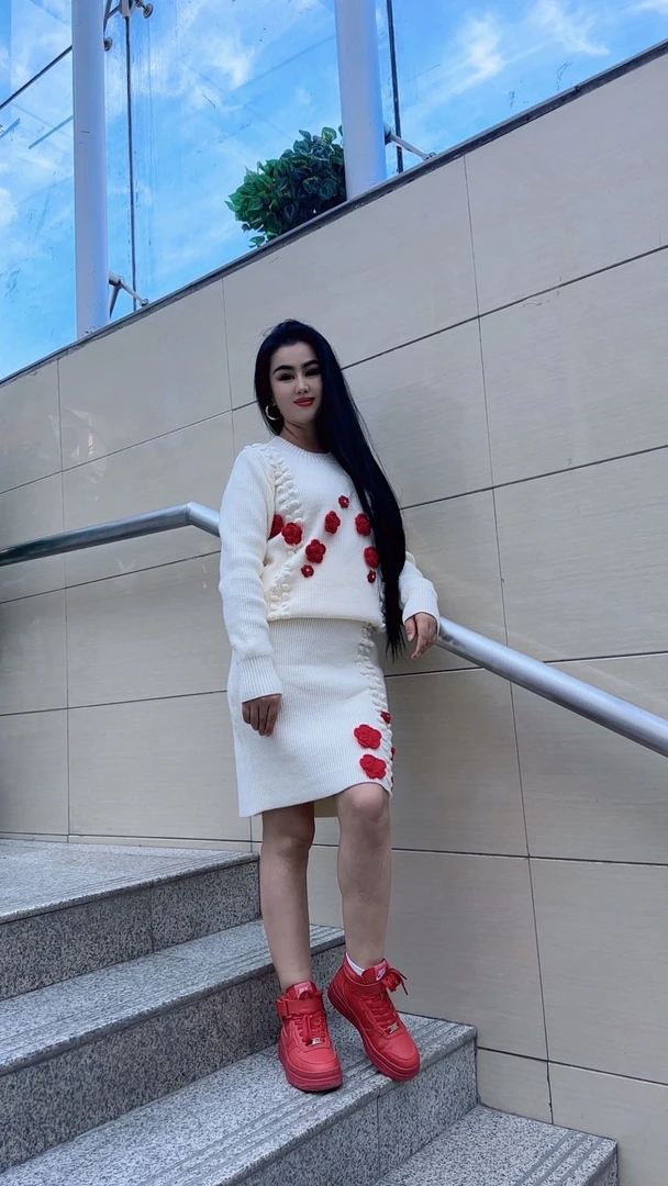 新款时尚毛衣针织套装女半身裙上衣秋冬加厚显瘦立体花朵喜庆加厚