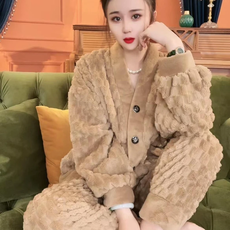 珊瑚绒睡衣女新款加绒加厚宽松休闲保暖外穿大码法兰绒家居服套装