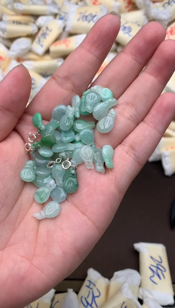 【闪购商品】翡翠挂件未镶嵌钱袋3(多样性发货)1个