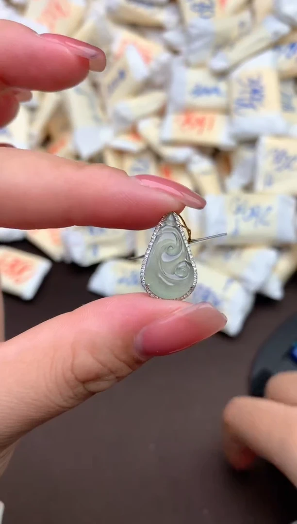 【闪购商品】翡翠挂件18K金镶嵌一