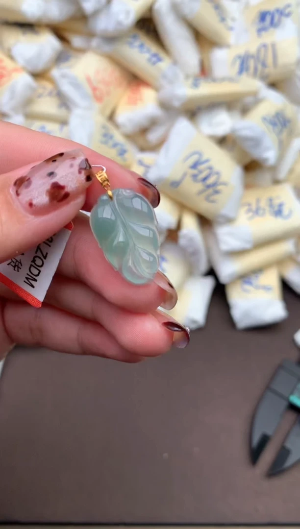 【闪购商品】翡翠挂件18K金镶嵌—