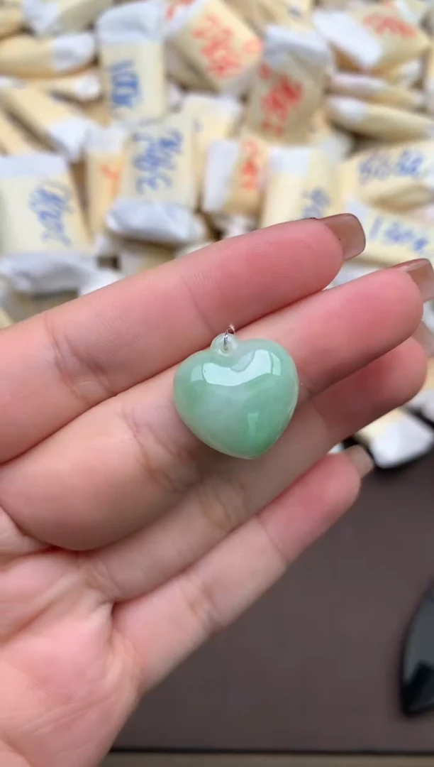 【闪购商品】翡翠挂件未镶嵌 一