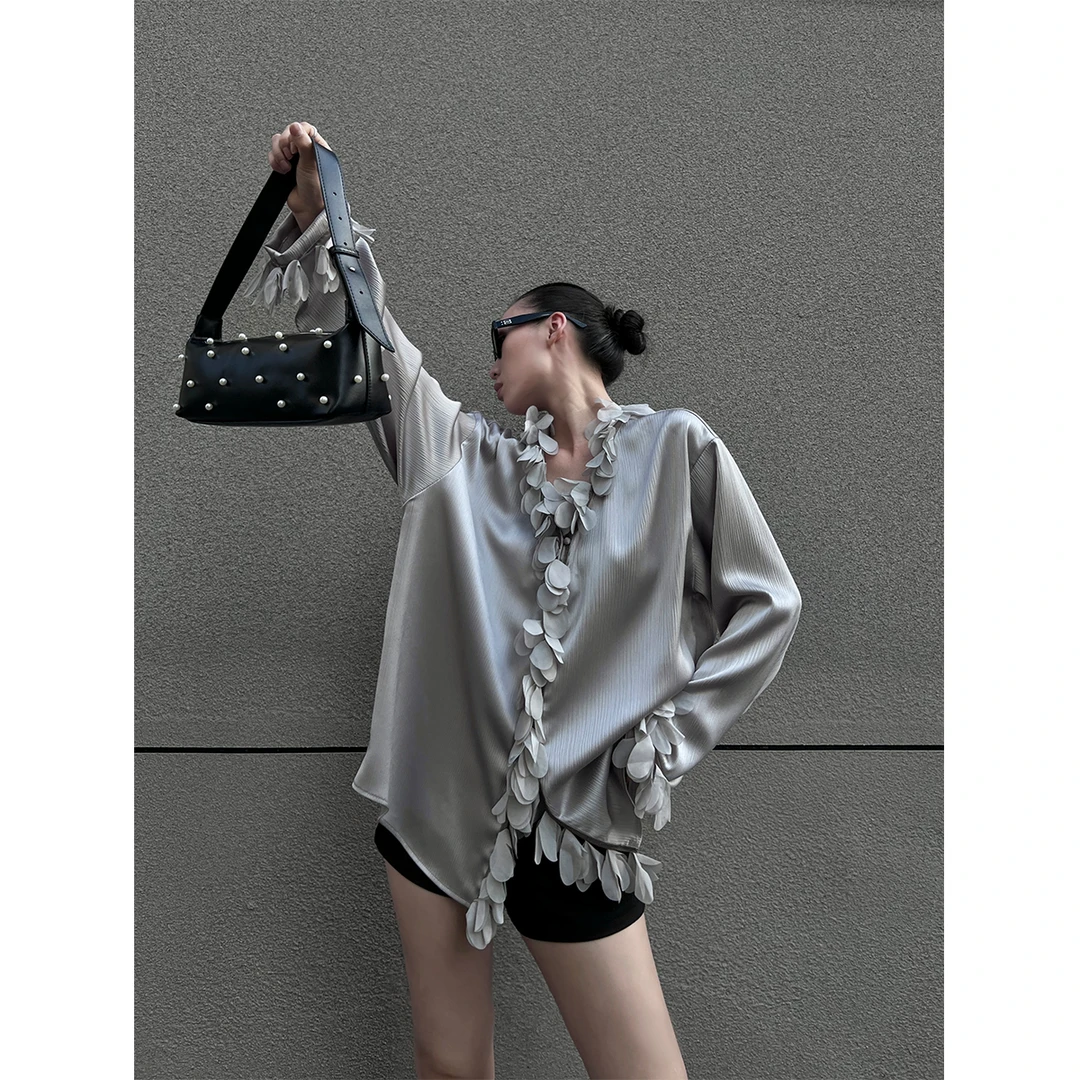 P0807C3290  高级感花边V领上衣女设计感宽松垂感衬衫