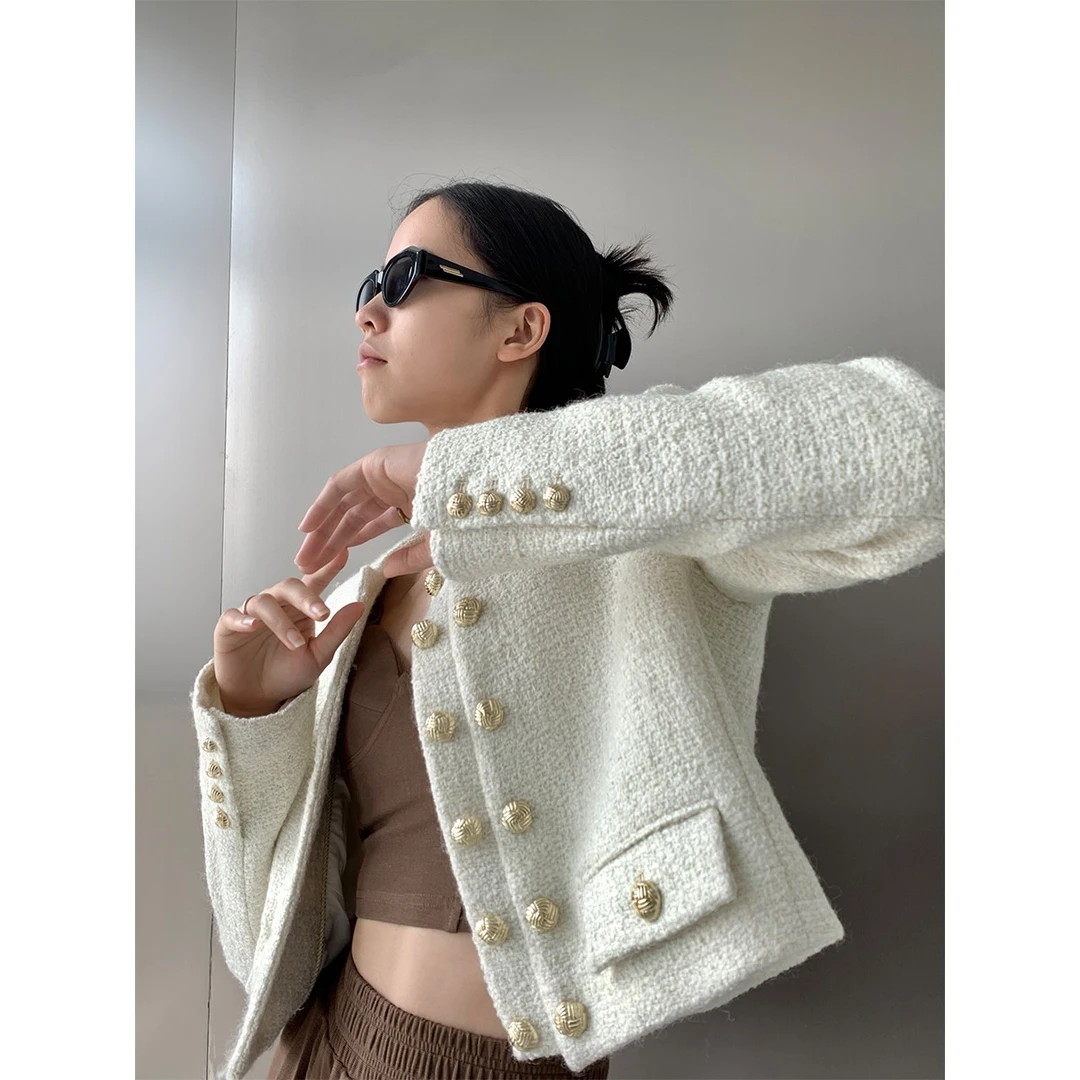 P0822Y2247 气质轻奢高级感双排金属扣小香风短款外套女08.08抖