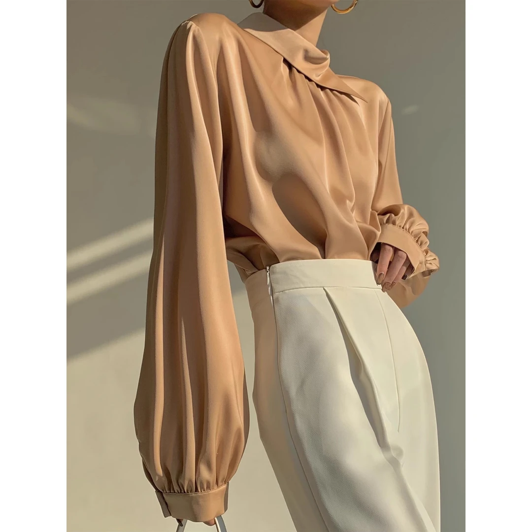 【清】 P0214C1922 设计感斜领缎面衬衫女宽松简约丝滑气质上衣