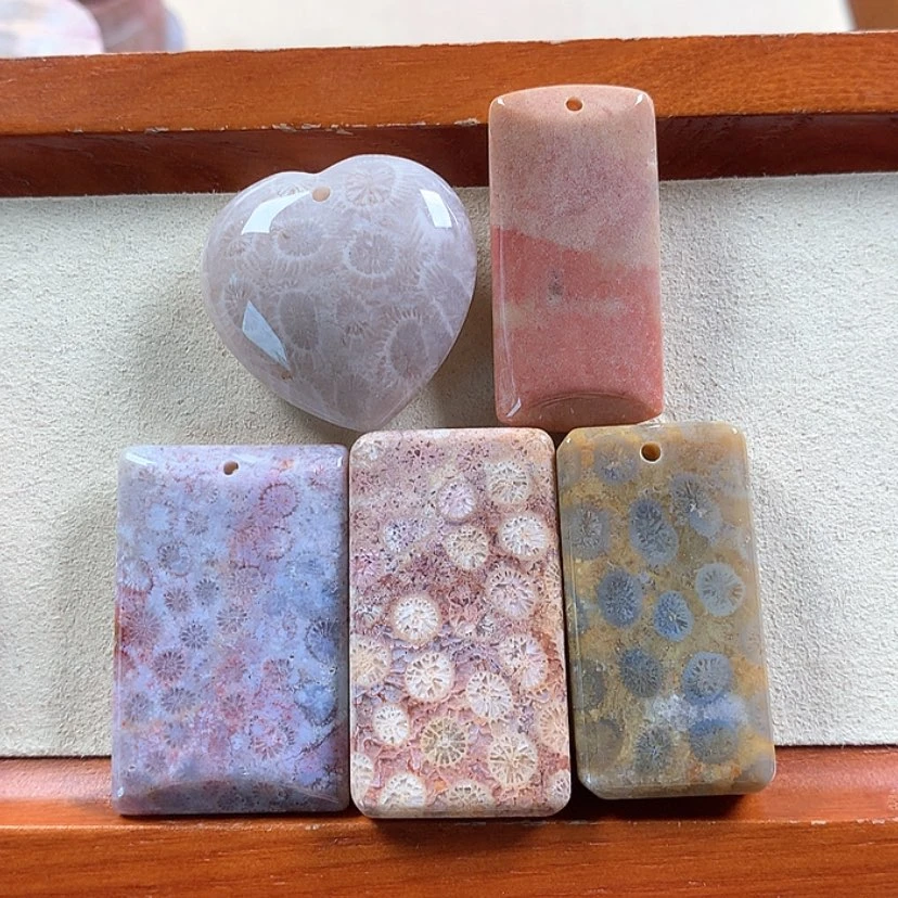 【闪购商品】硅化珊瑚（珊瑚玉）吊坠。10/个。一组50米未镶嵌