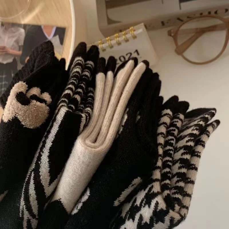 黑色花朵袜子女秋冬季中筒袜日系可爱小熊格纹保暖堆堆袜春秋款