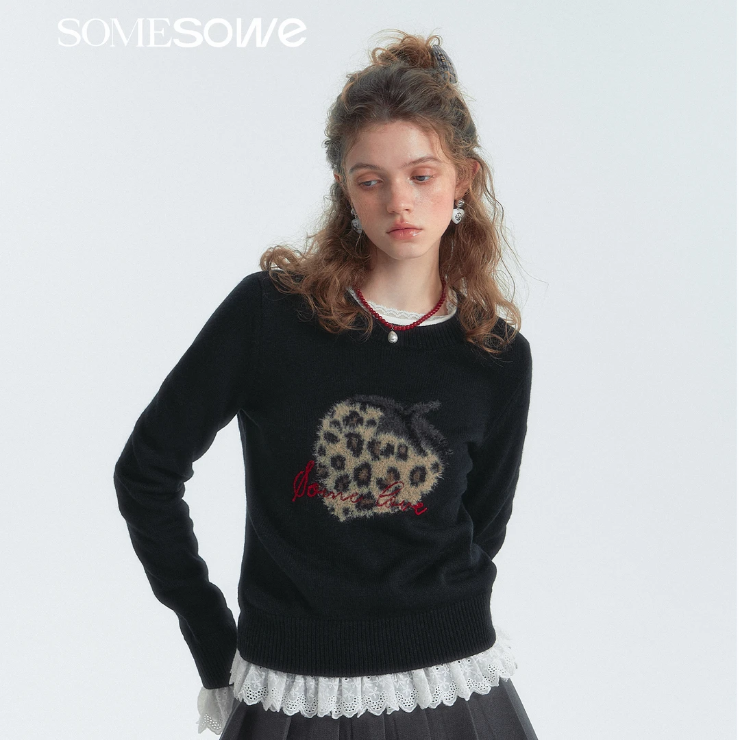 SOMESOWE豹纹草莓圆领长袖毛衣
