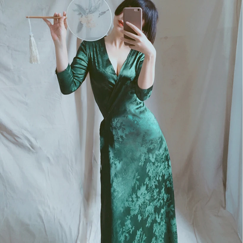 美人喵一片式新中式简约复古丝光亮面胖妹妹腰带长裙茶歇温柔品牌