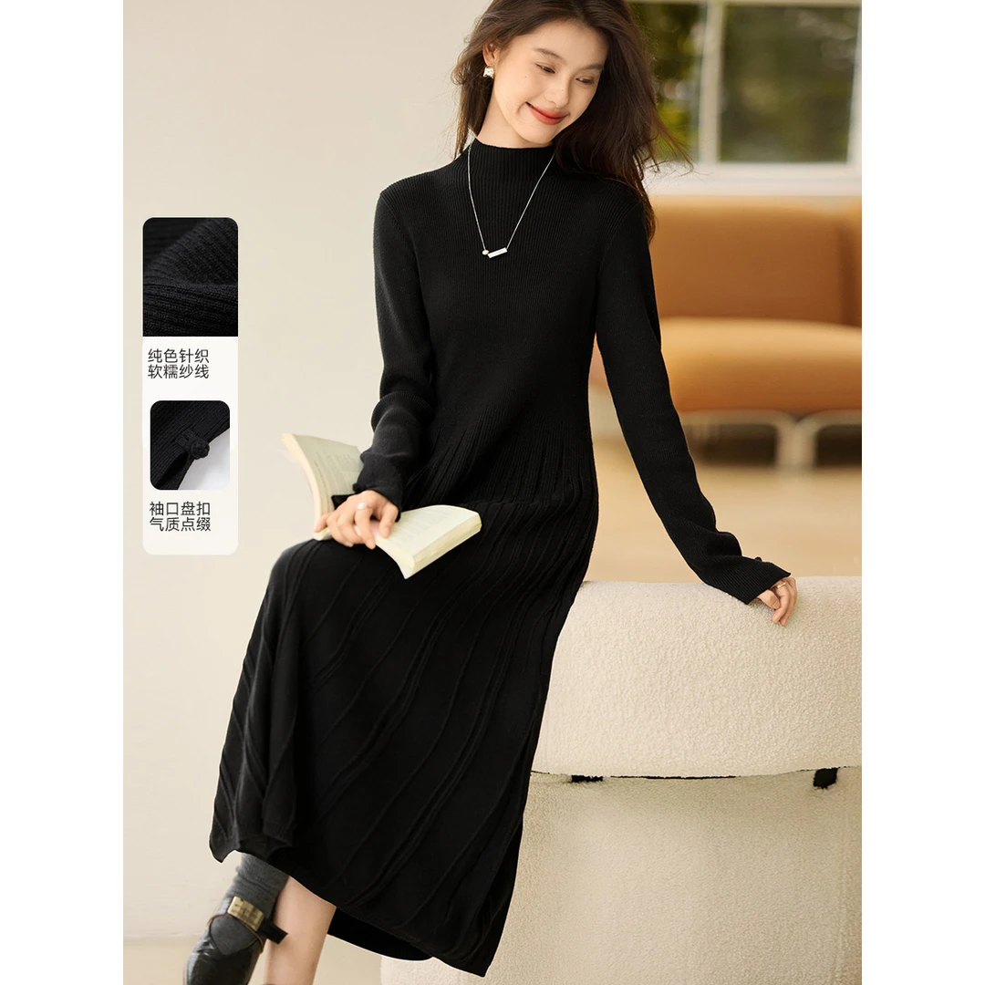 沫晗依美保暖半高领气质连衣裙2024冬新款盘扣气质针织打底连衣裙