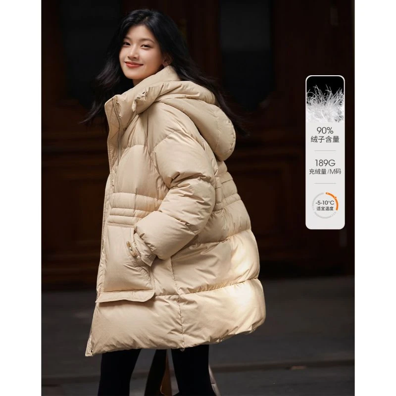 沫晗依美2023冬季暗纹肌理大贴袋羽绒服三防内收腰连帽羽绒服9452