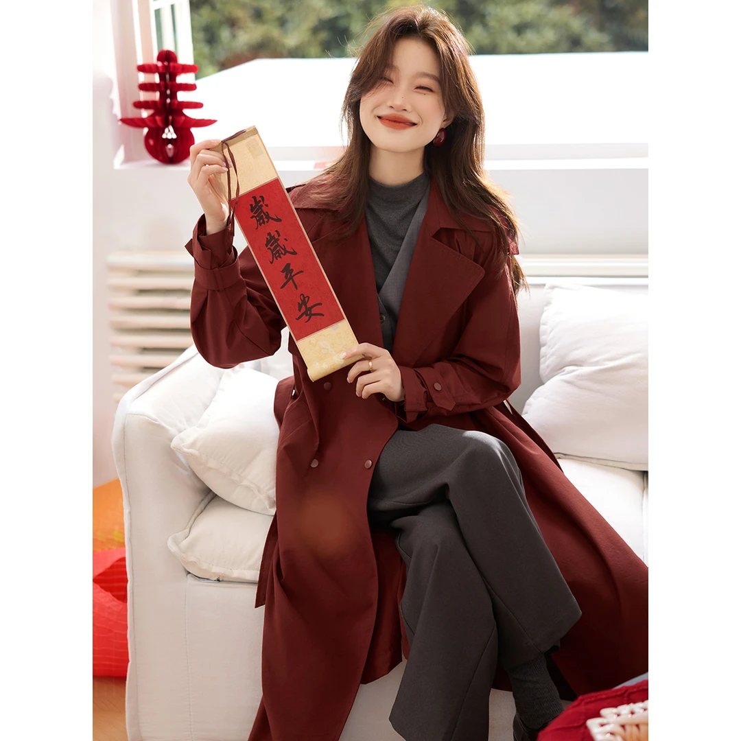 沫晗依美红色风衣2025春季新款设计感时髦气质老钱风中长款风衣女