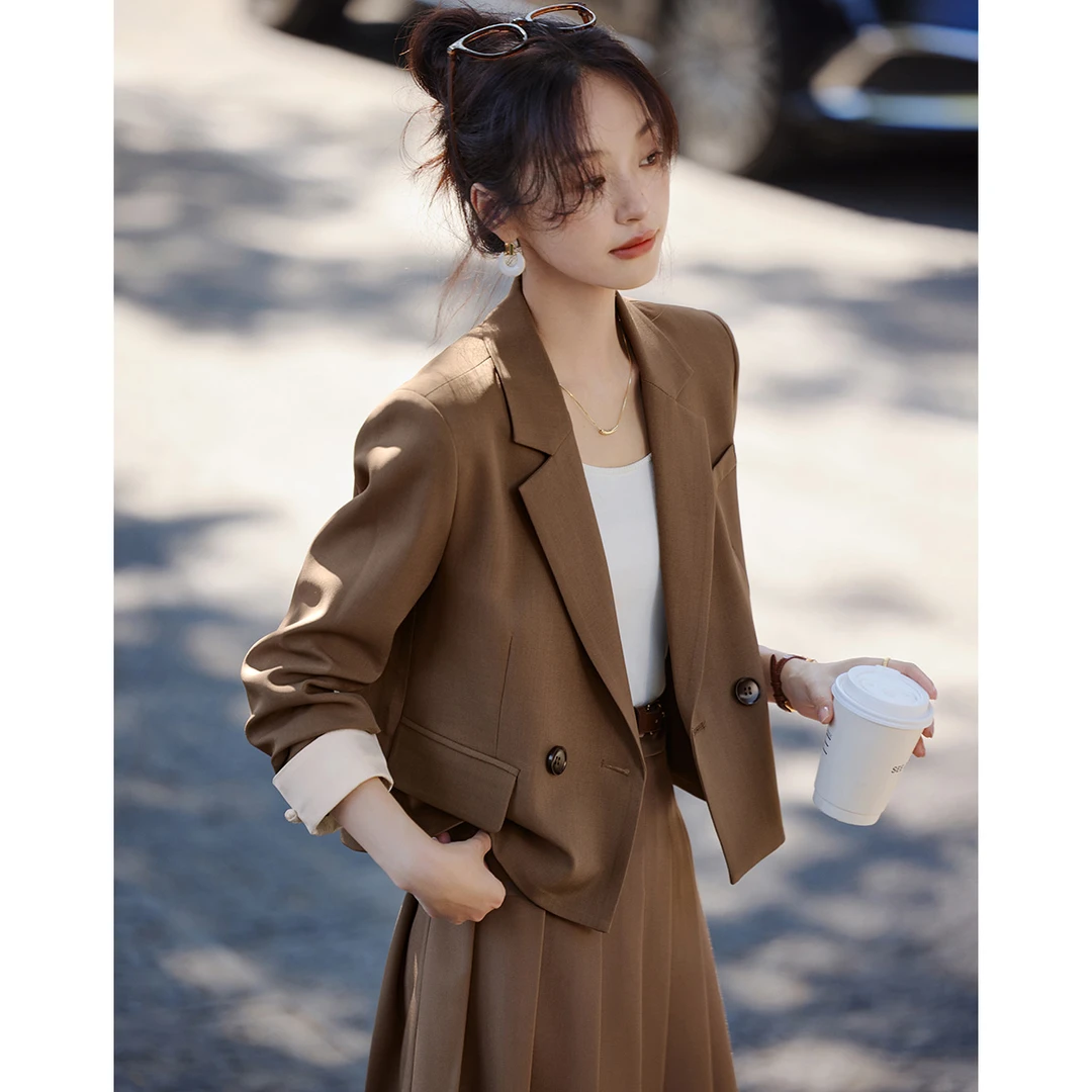 沫晗依美西装2025秋季新款职场高级感拼接撞色设计感气质外套5592