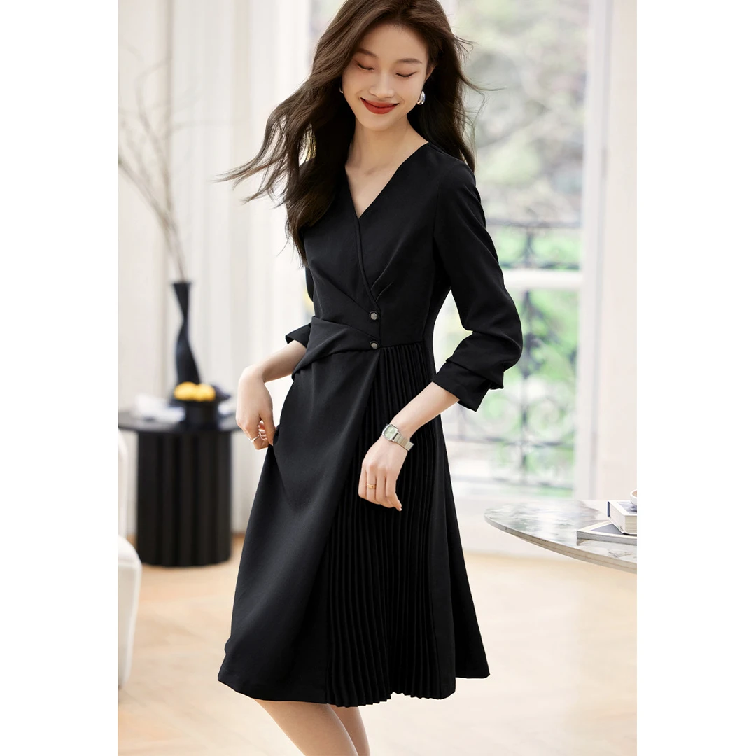 沫晗依美【赫本风气质修身连衣裙】2025年秋季女设计感V领连衣裙