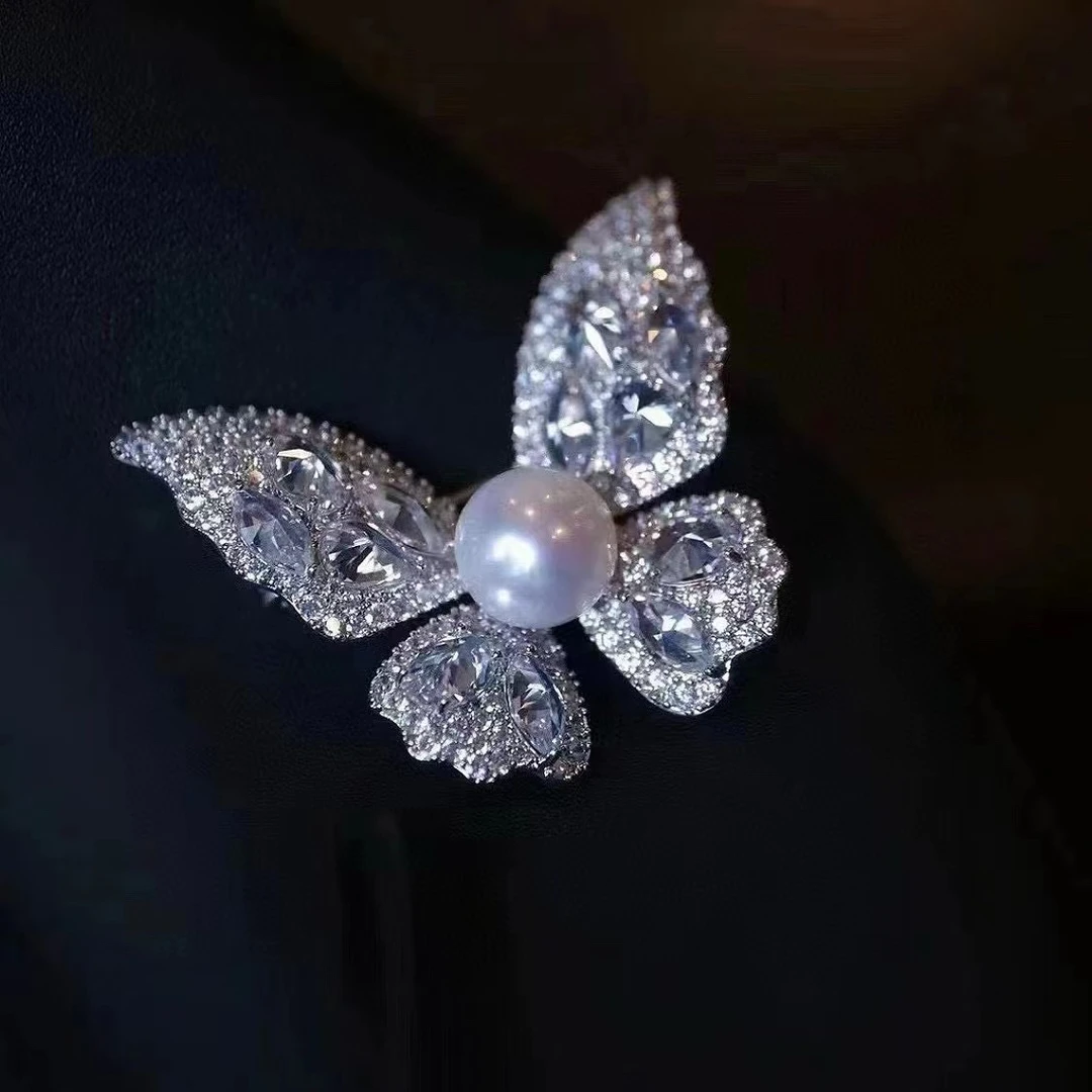 爆款精工淡水珍珠蝴蝶胸针爆闪轻奢梦幻时尚可爱精致百搭重工满钻