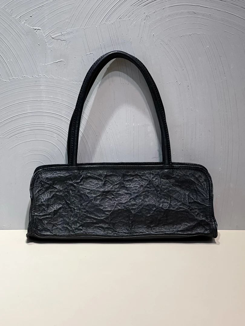 褶皱中号牛皮法棍包真皮百搭女士黑色时尚复古单肩包