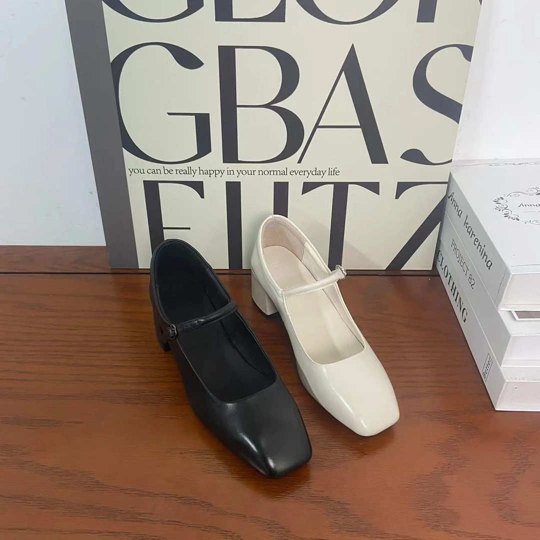 东东春季新款英伦风气质软底单鞋粗跟百搭方头浅口小单鞋女8470