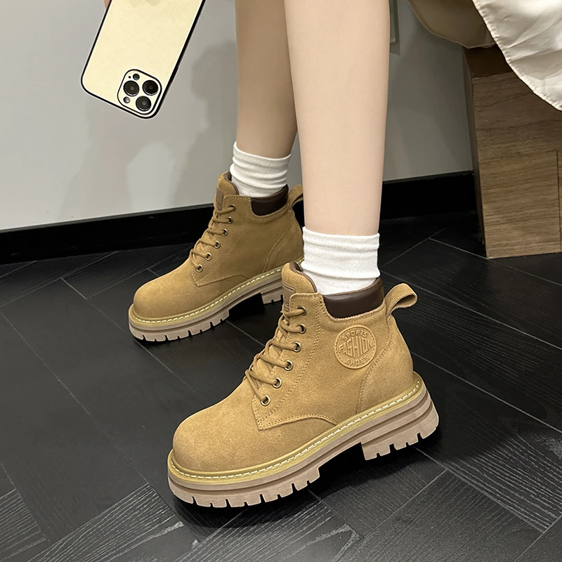 欧洲站马丁靴女2025新款软皮软底复古女短靴牛反绒真皮磨砂工装靴