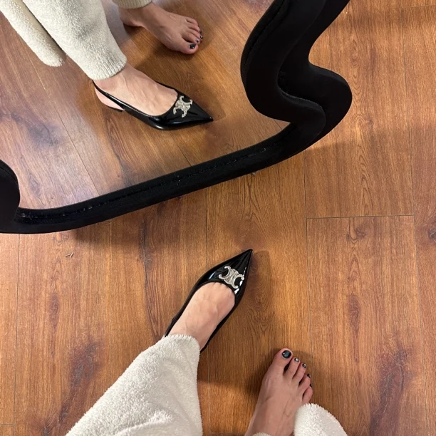 轻熟大女主~凯旋门扣尖头后空凉鞋女通勤鞋