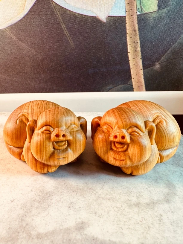 太行陈化崖柏木高油雕刻福猪卧猪手把件十二生肖动物工艺品