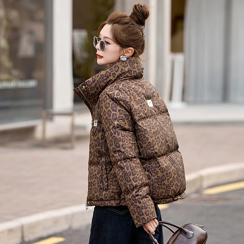 豹纹羽绒服女短款白鸭绒2025冬新款小个子洋气加厚立领面包服外套
