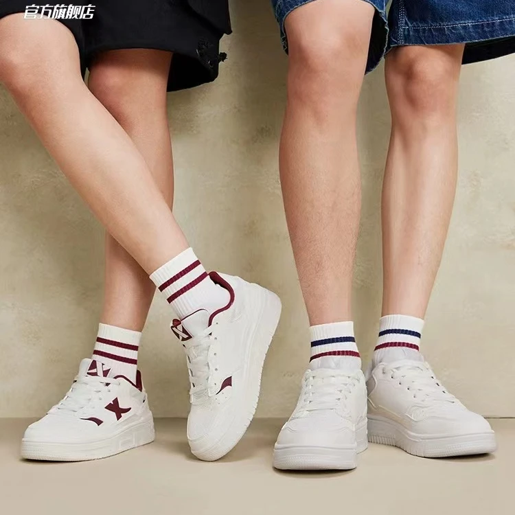 特步新款【空军一号】板鞋复古时尚厚底潮流经典低帮白色学生小白鞋