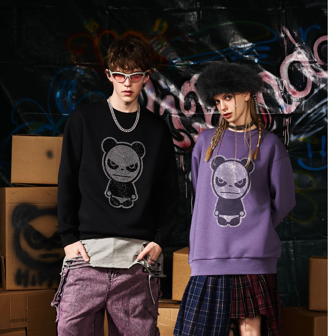 HiPanda/你好熊猫秋季男女同款烫钻潮流圆领卫衣 24AWWH008/8