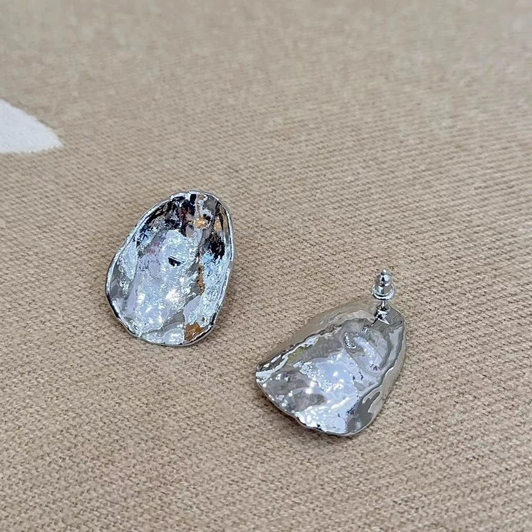 铜合金耳饰 BLAVCPEON「片叶不沾身」复古抽象肌理耳环 E231109294