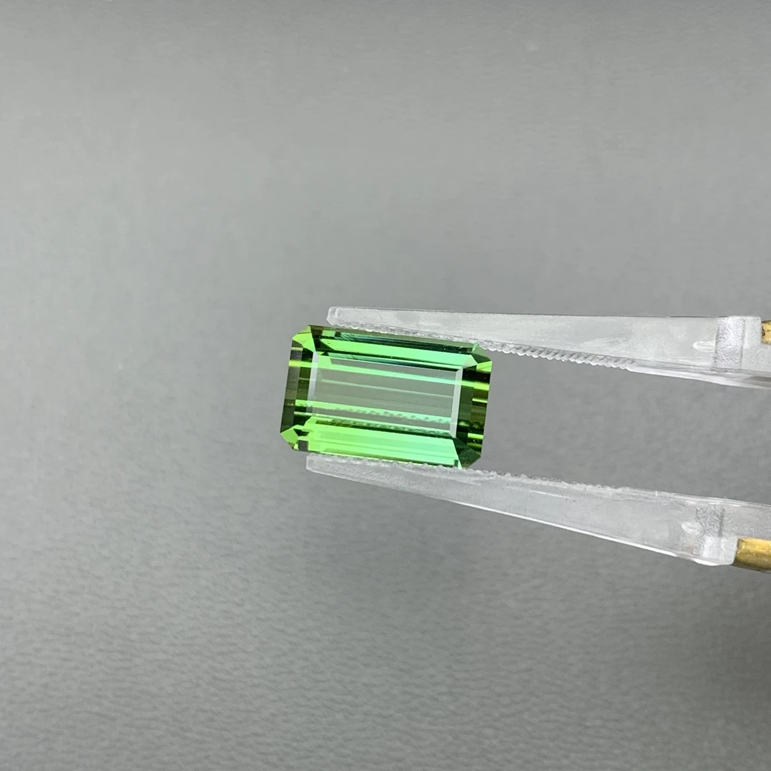5.6ct天然精切绿碧玺裸石