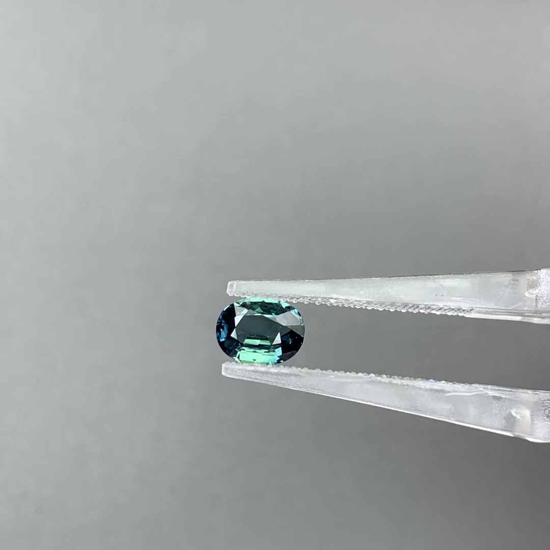 初仪珠宝 0.82ct天然绿色蓝宝石裸石