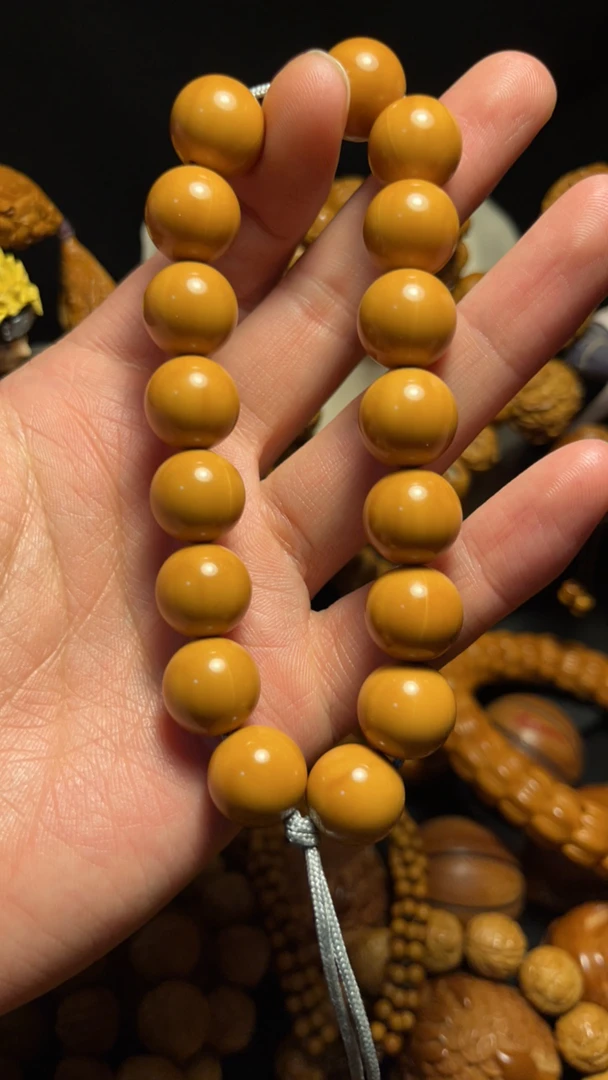 猴头橄榄1.4小人手串小物件手盘雕刻手盘把玩小物件山鬼核雕文玩