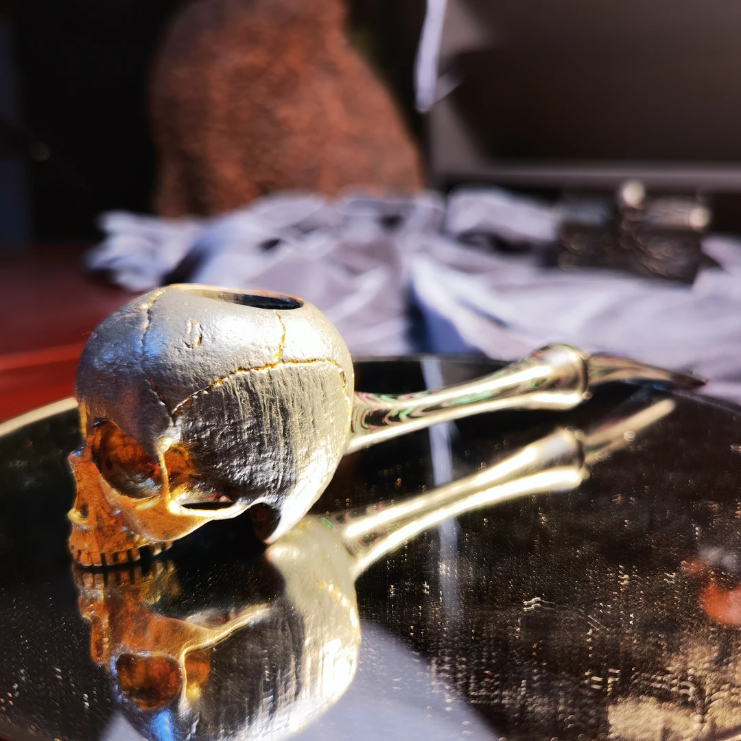 长柄刷金骷髅:斗柄及咬嘴采用坎博兰材质。斗长180mm.表面局部刷金