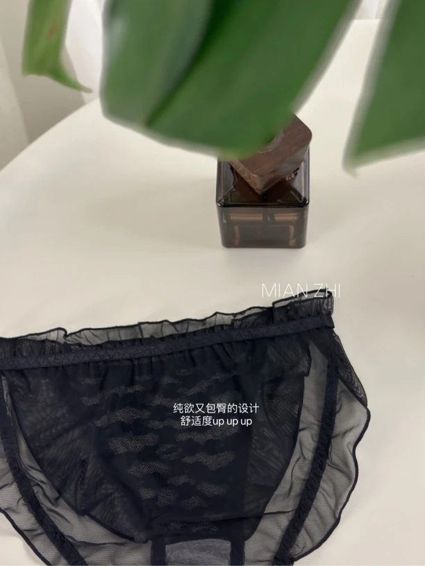 Mian Zhi/ 黑透蕾丝木耳边包臀内裤