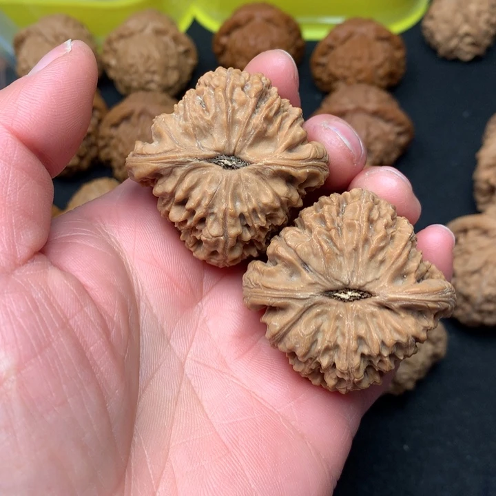 文玩核桃吊坠阳****度文玩核桃