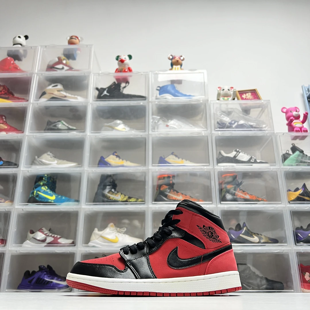 43码 aj1 小禁穿限定 黑红 99新 上脚一次 公价1789板鞋 中古潮鞋