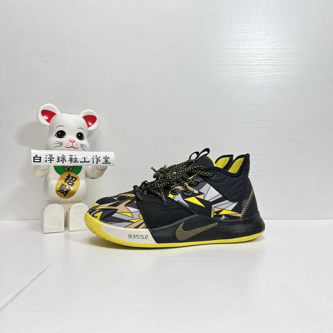 41码 耐克 pg3 曼巴限定 黑黄 99新上脚一次 公价1699 篮球鞋