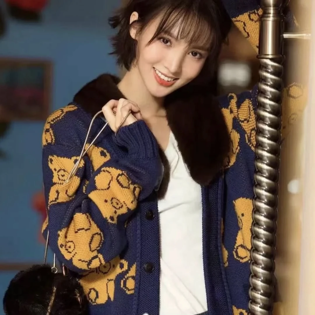 gucci/古驰 ys115 99新 针织小熊满印保暖开衫 m码 公价1.2w
