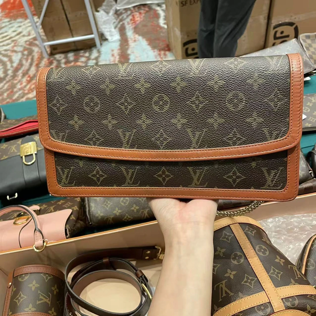 95新 LouisVuitton/路易威登 lv 手拿包/派/896900/底28