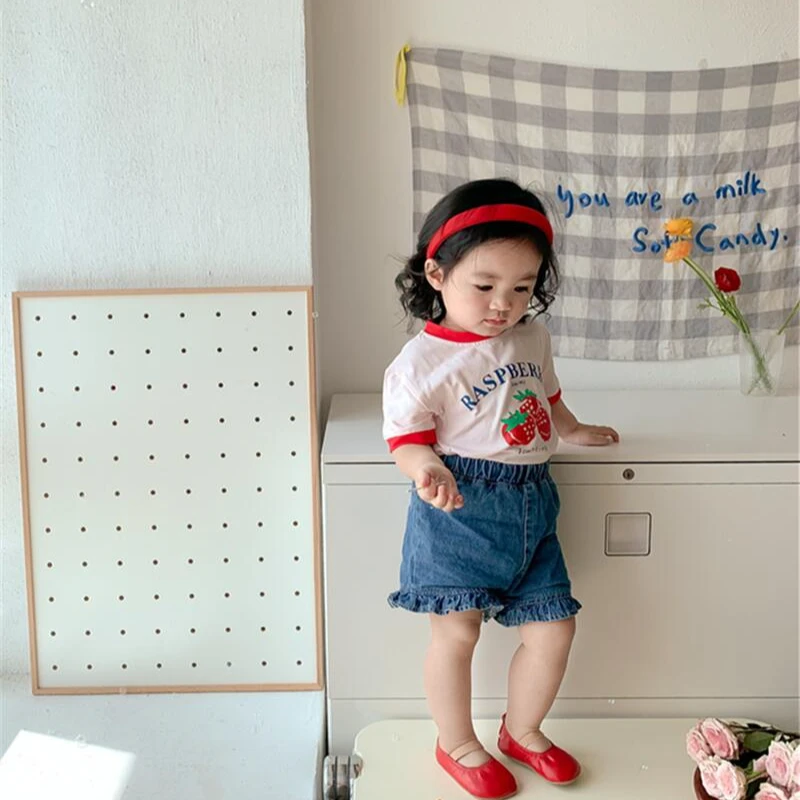 CC6429女童套装夏款女宝宝可爱草莓T恤+花边刺绣软牛仔短裤两件套