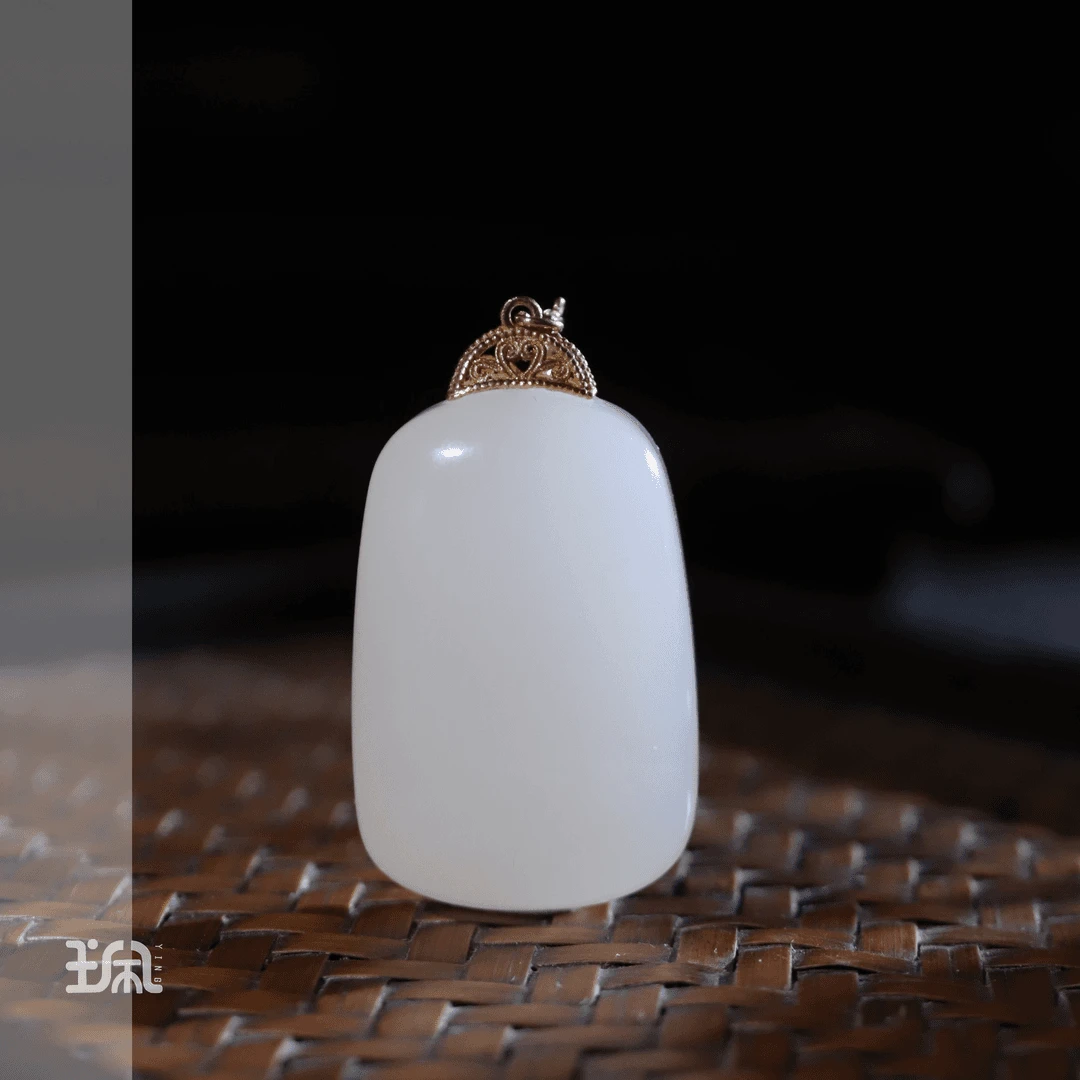 和田玉*韶光吊坠不含链*18K金镶嵌B22050506DD