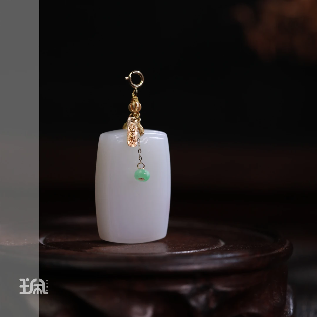 聆昭|和田玉*吊坠不含链*18K金镶嵌CYB24110126多样性发其一