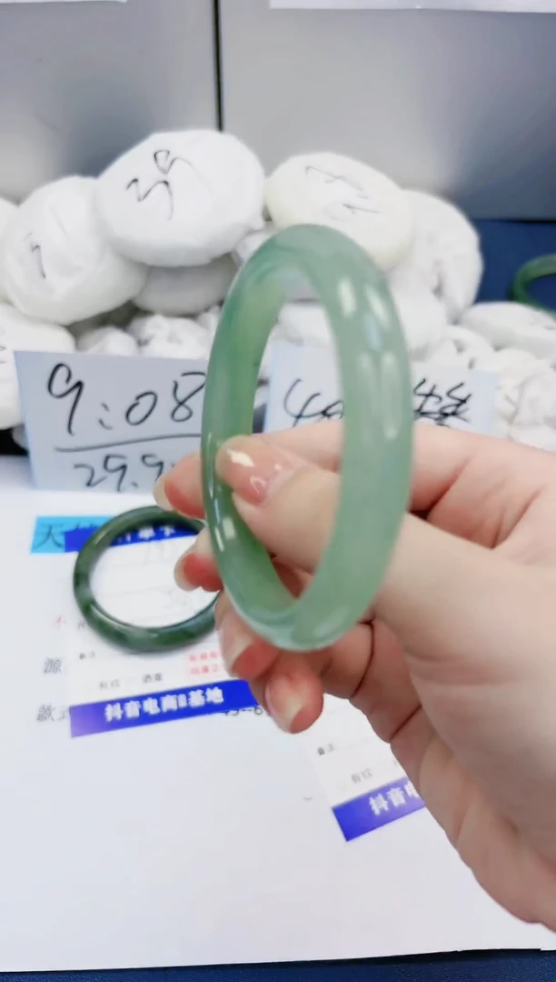 【闪购商品】石英质玉手镯未镶嵌198