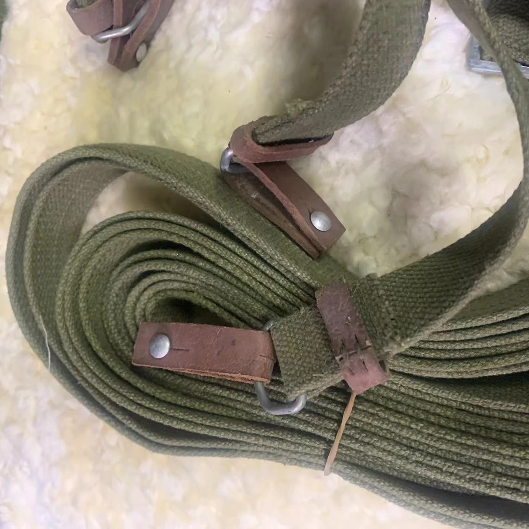 黄绿色老式复古长背带