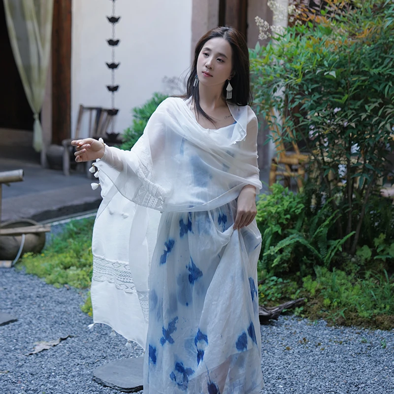 宫佩【COCOa小苏】新款复古文艺女流苏镂空格纹白中袖旅行出游披肩