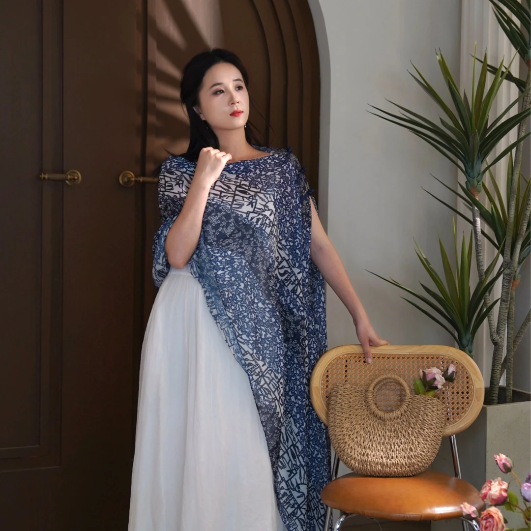 宫佩2024新款高端薄款女盘扣披肩海南云南度假拍照百搭防晒丝巾