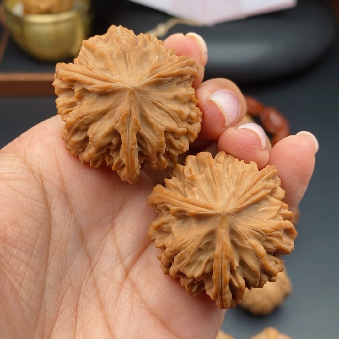 文玩核桃把件39凹的三棱